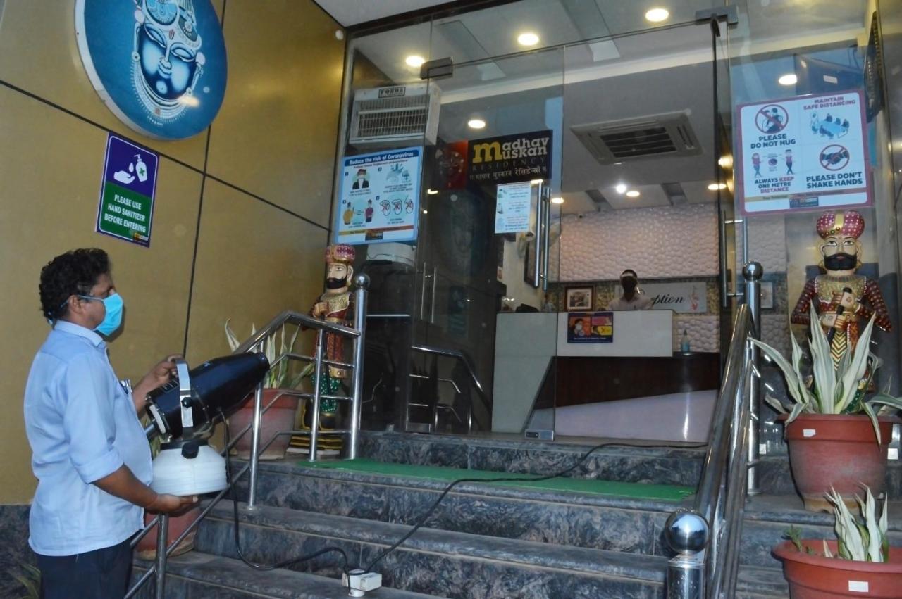 Madhav Muskan Residency Mathura Esterno foto