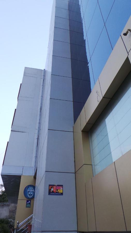 Madhav Muskan Residency Mathura Esterno foto