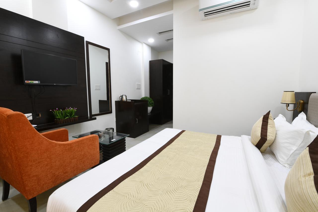 Madhav Muskan Residency Mathura Esterno foto
