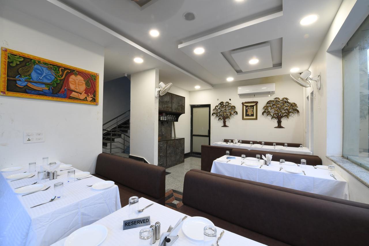 Madhav Muskan Residency Mathura Esterno foto