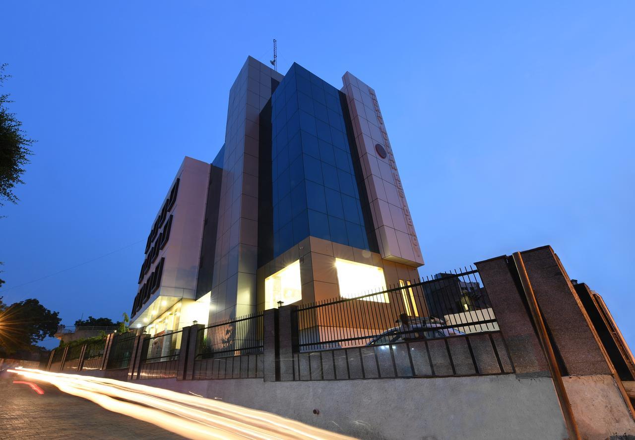 Madhav Muskan Residency Mathura Esterno foto