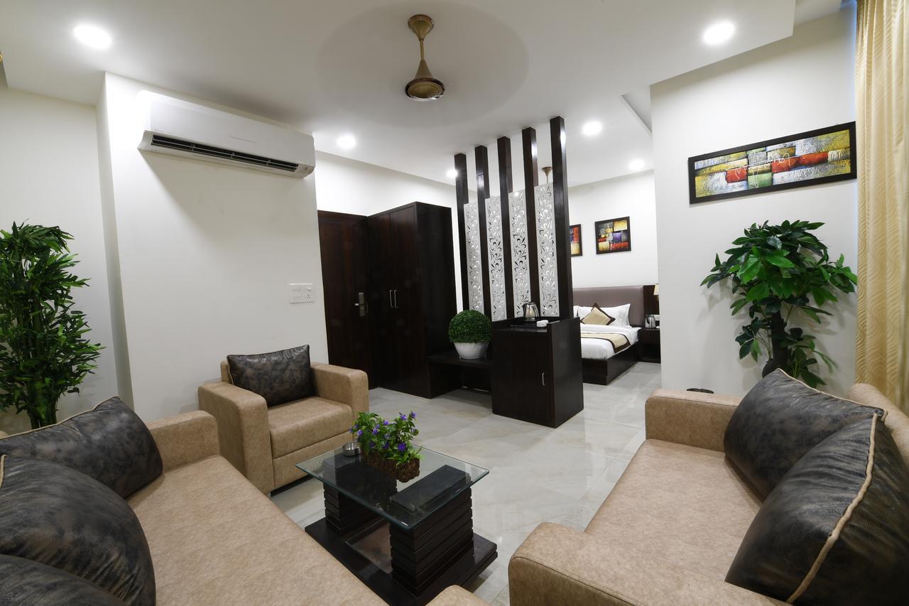 Madhav Muskan Residency Mathura Esterno foto