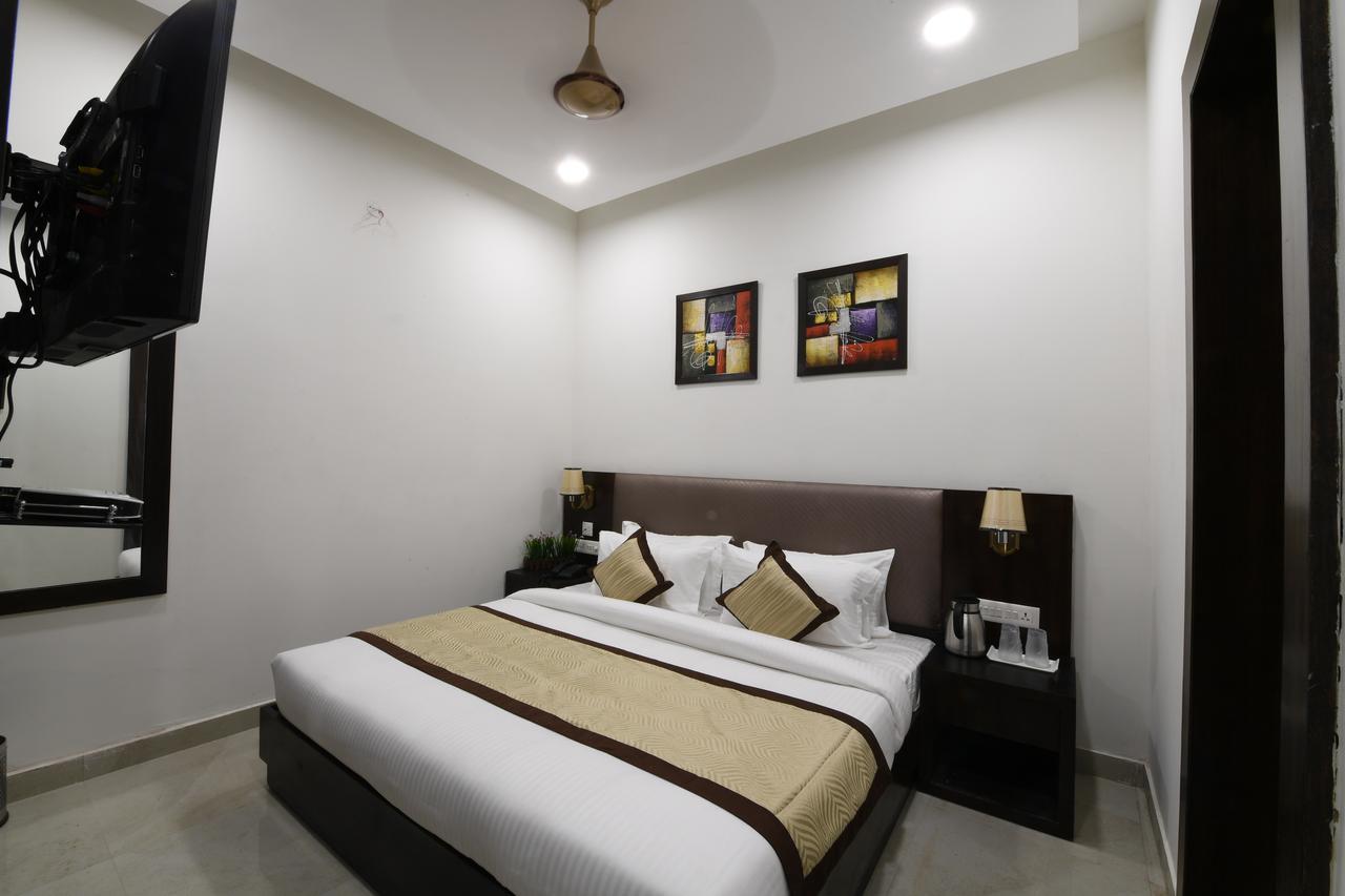 Madhav Muskan Residency Mathura Esterno foto