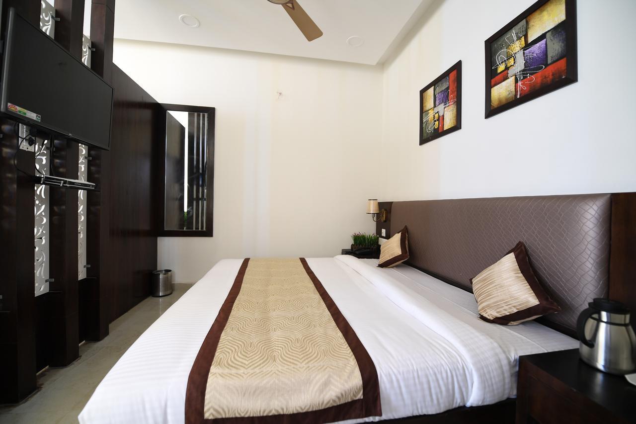 Madhav Muskan Residency Mathura Esterno foto