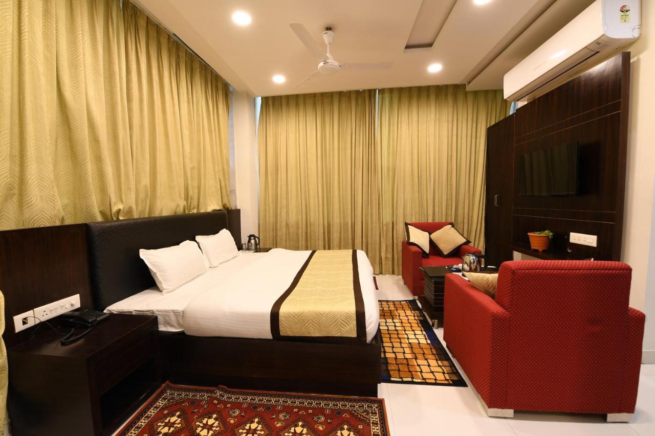 Madhav Muskan Residency Mathura Esterno foto