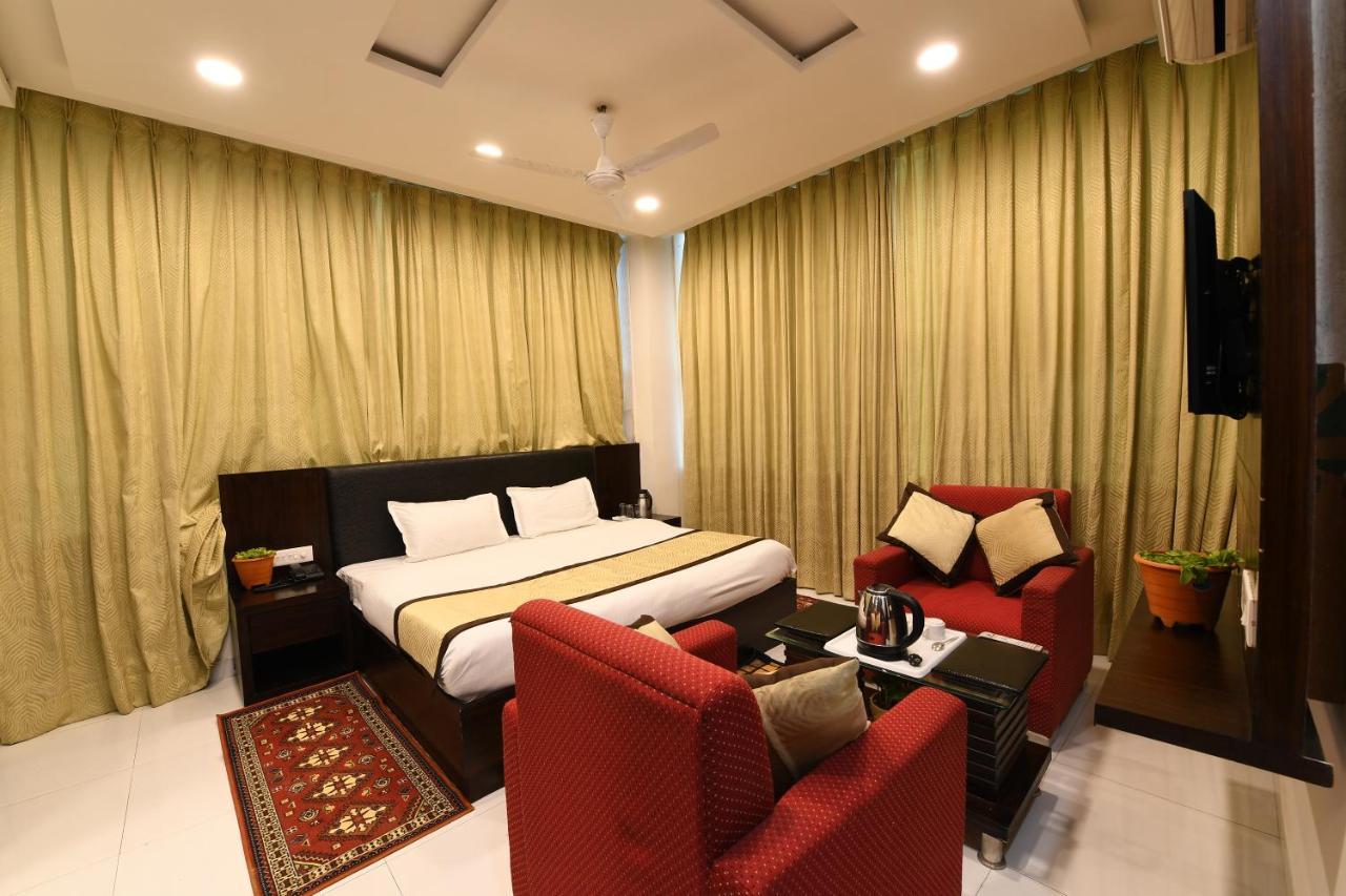 Madhav Muskan Residency Mathura Esterno foto