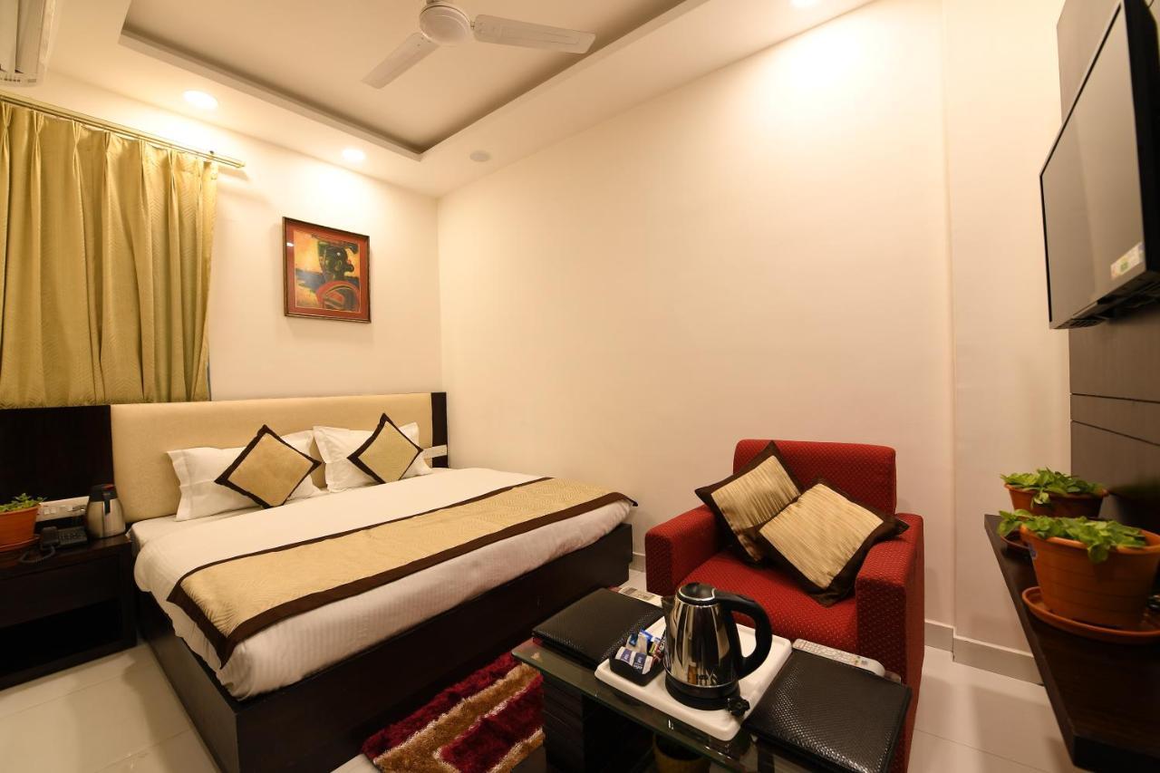 Madhav Muskan Residency Mathura Esterno foto