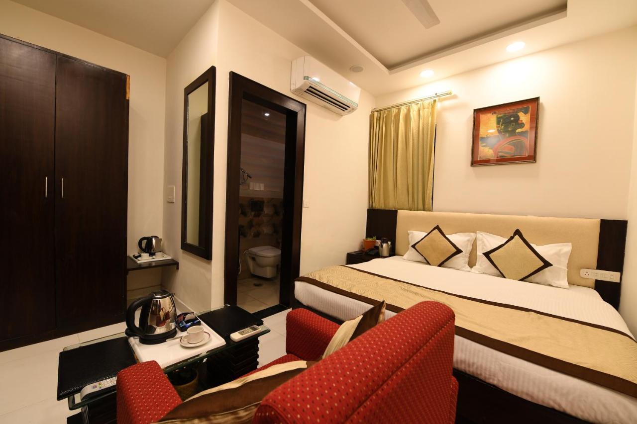 Madhav Muskan Residency Mathura Esterno foto