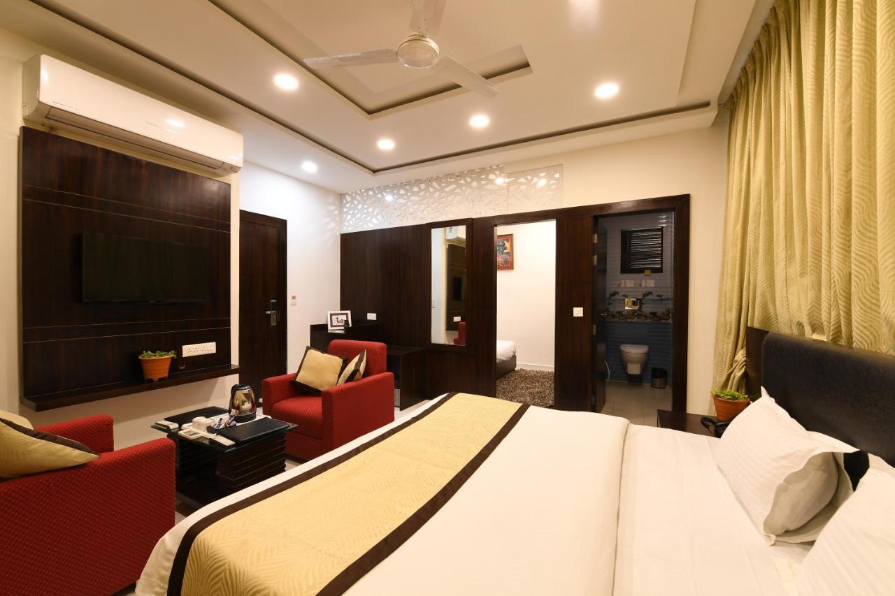 Madhav Muskan Residency Mathura Esterno foto