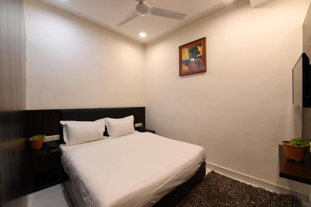 Madhav Muskan Residency Mathura Esterno foto